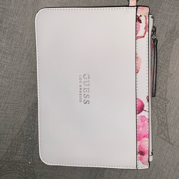 Guess Purse Spring Collection - Picture 3 of 4